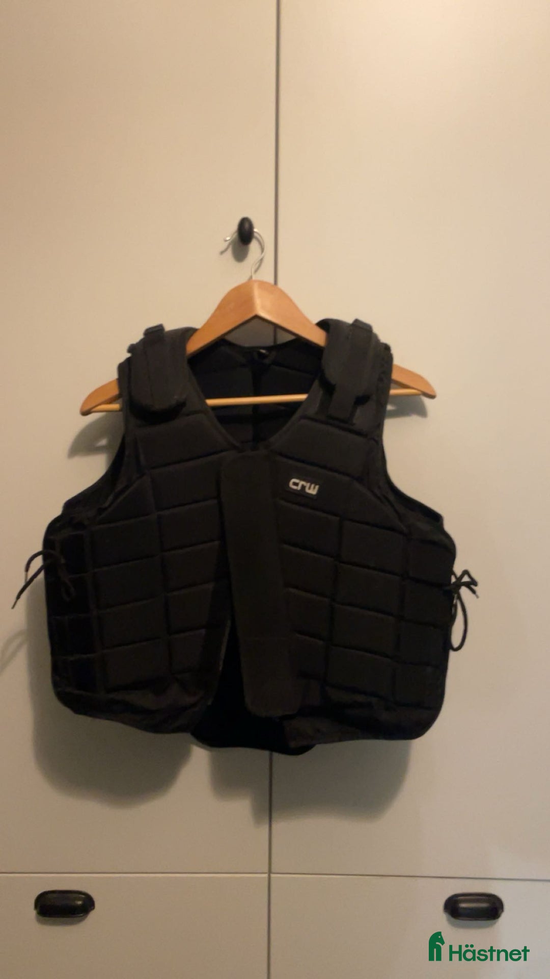 Säkerhetsvästar ryttarutrustning till salu: NÄSTAN NY SÄKERHETSVÄST i Vårgårda - Annons 1
