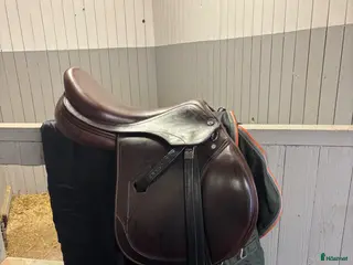 Sadlar hästutrustning Tech 1 hoppsadel - Annons 18
