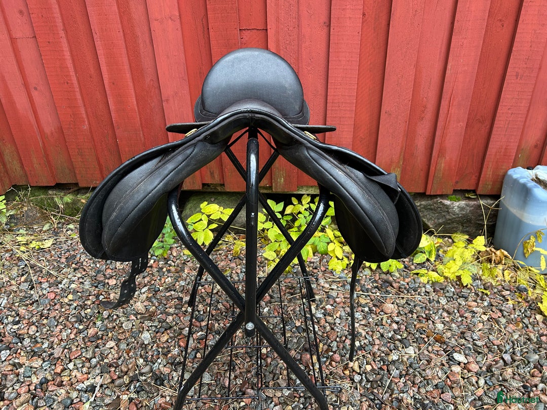 Sadlar hästutrustning till salu: Sadel för den breda hästen i Ilsbo - Annons 3