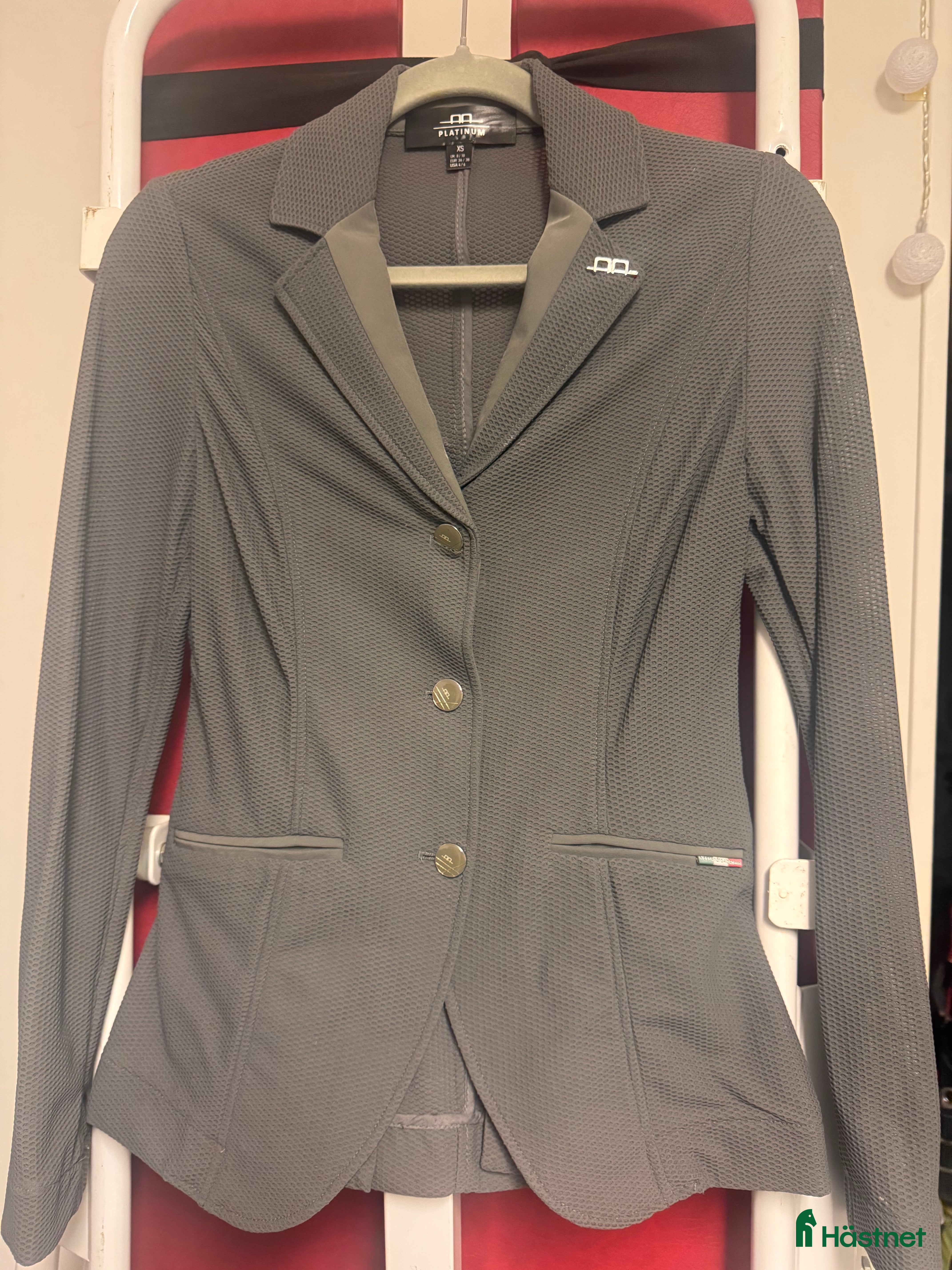 Jackor & Kavajer ryttarutrustning till salu: AA motion light tävlingskavaj Grå stl XS i Tungelsta - Annons 10