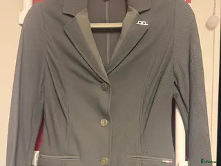 Jackor & Kavajer ryttarutrustning till salu: AA motion light tävlingskavaj Grå stl XS i Tungelsta - Annons 11