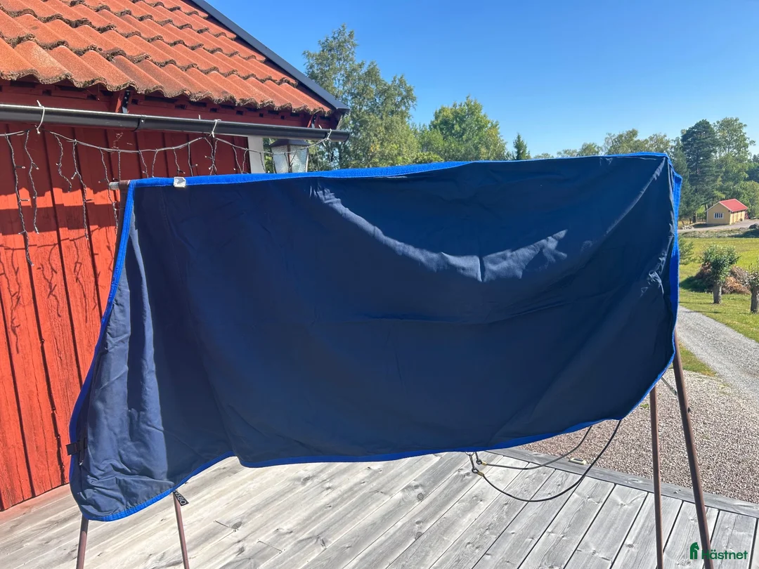 Täcken hästutrustning till salu: Bävernylon täcke x 2 - Annons 1