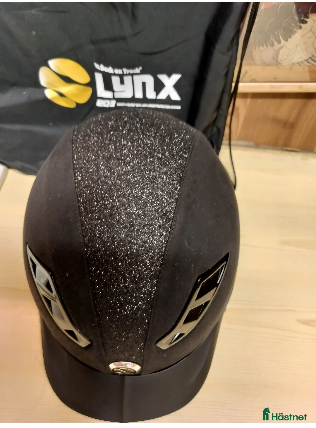Hjälmar ryttarutrustning till salu: Back on trackhjälm - Annons 1