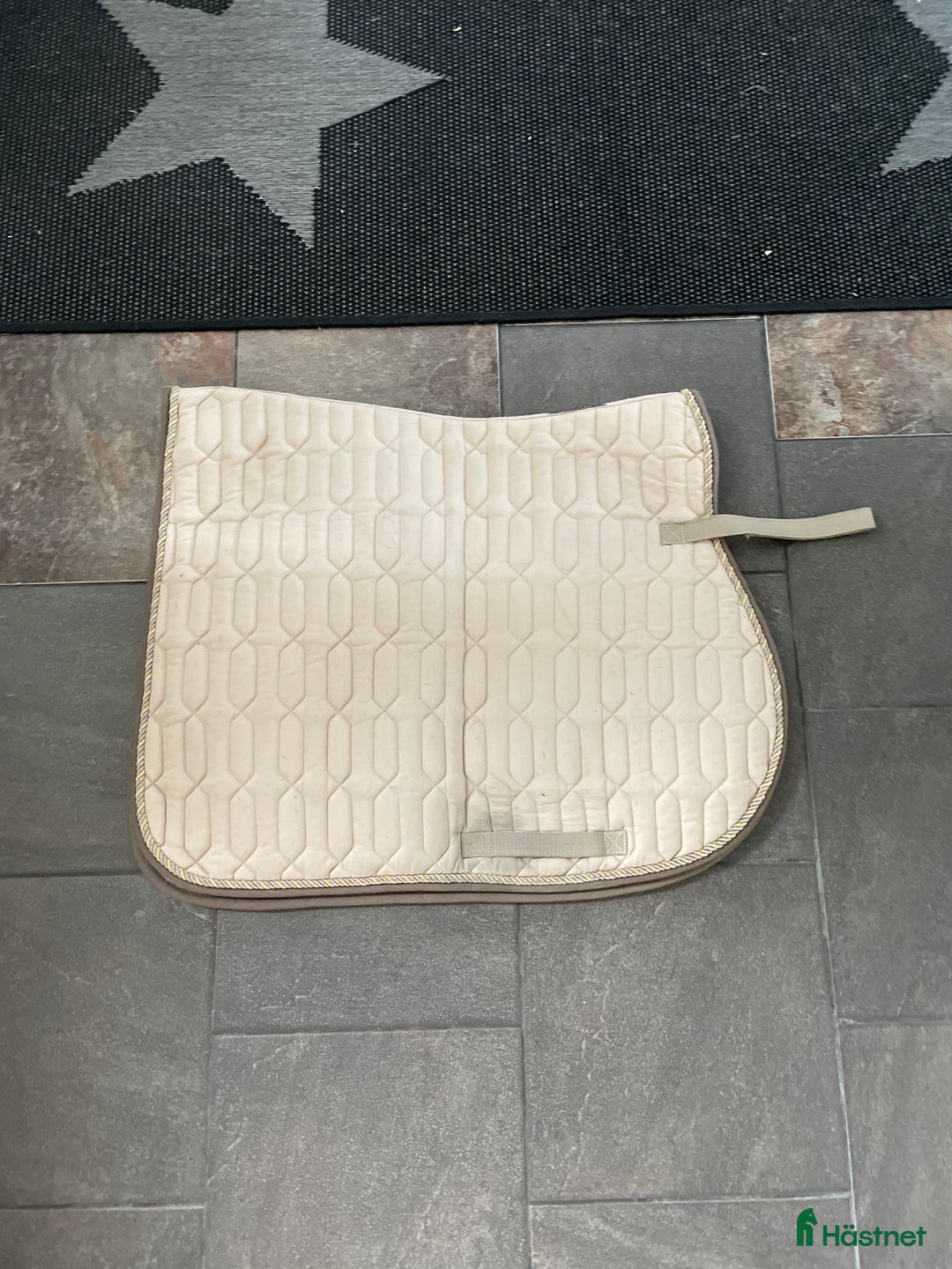 Schabrak & Vojlockar hästutrustning till salu: Fint beige schabrak! i Västerås - Annons 2