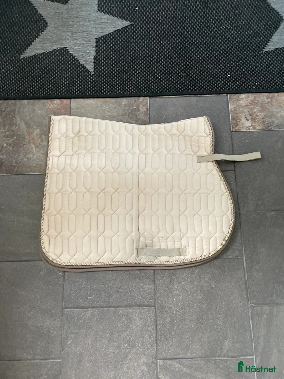 Schabrak & Vojlockar hästutrustning till salu: Fint beige schabrak! i Västerås - Annons 2