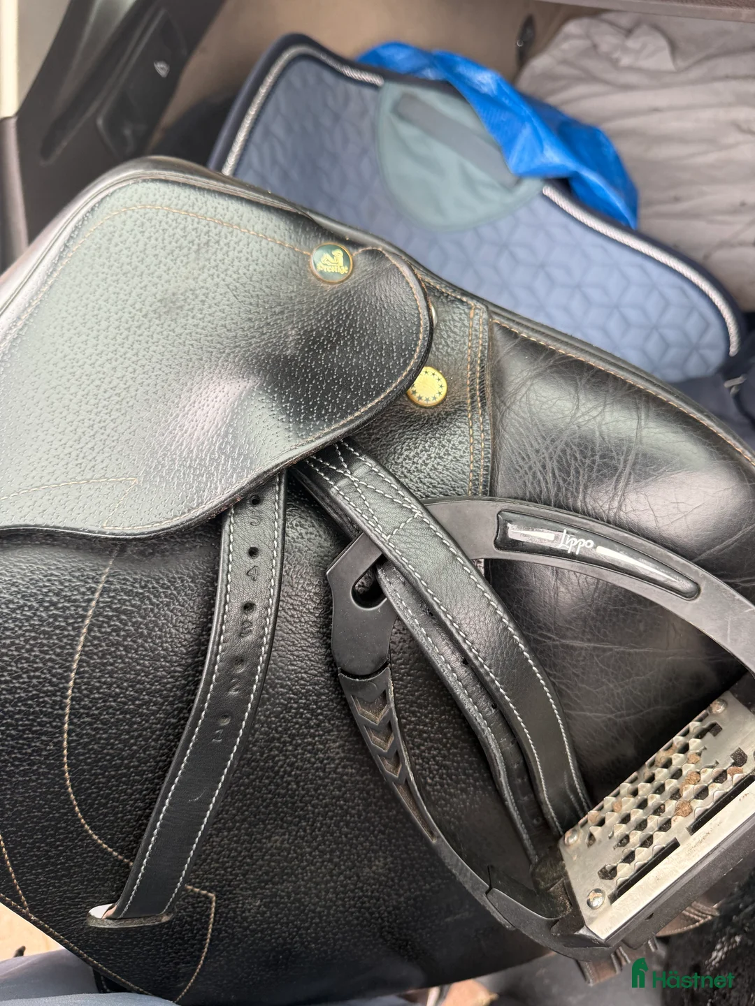 Sadlar hästutrustning till salu: Prestige Versailles hoppsadel 17”  - Annons 6