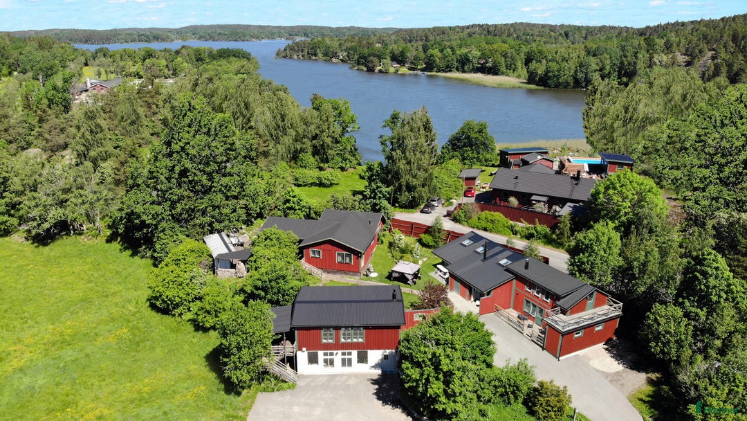  hästgårdar till salu: Eget hus på hästgård i Lissma utanför Stockholm! i Huddinge - Bild 1