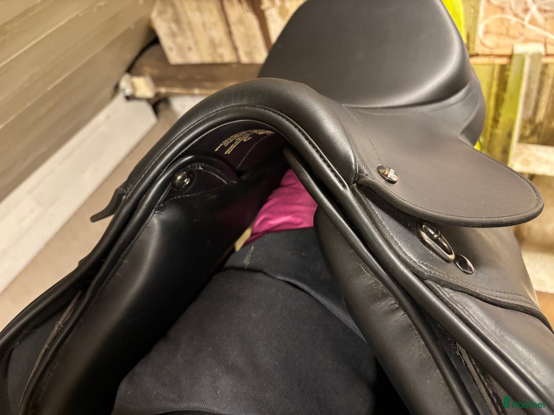 Sadlar hästutrustning till salu: Tekna hoppsadel i Habo - Annons 5