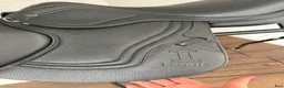 Sadlar hästutrustning till salu: Ny Ikonic Evolution 16,5”+2 - Annons 3