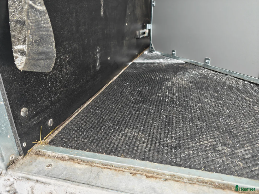 Hästtransporter  fordon & transport till salu: Fransk premium transport Fautras Oblic+2 i Kumla - Annons 9