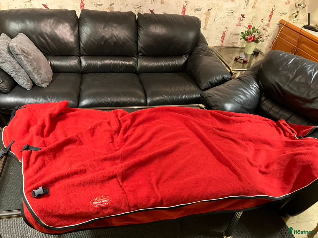 Täcken hästutrustning till salu: Fleecetäcken 145 cm - Annons 4