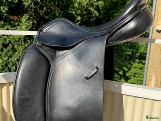 Sadlar hästutrustning till salu: Dressyrsadel Trainers 17” MW i Göteborg - Annons 1