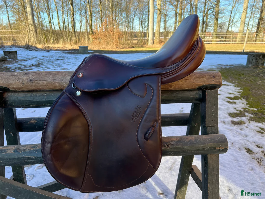 Sadlar hästutrustning till salu: Välskött Prestigesadel i Svalöv - Annons 2