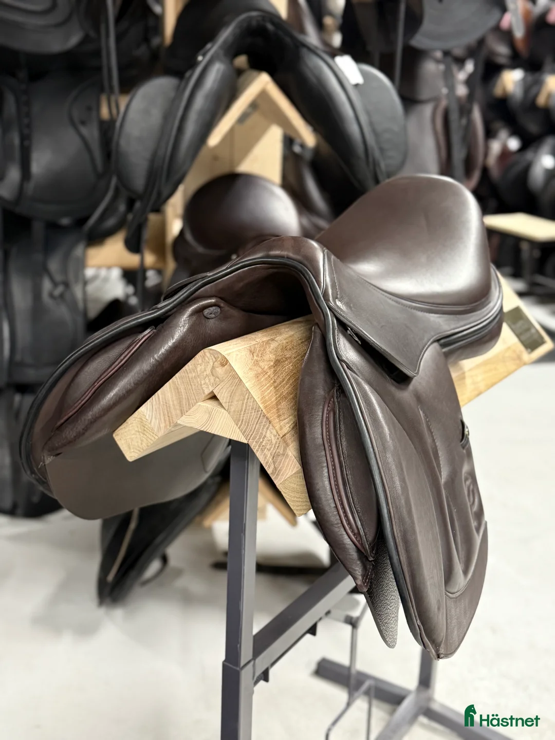 Sadlar hästutrustning till salu: REA 30% Pariani Custom Hopp/flat 16,5”XW  i Knivsta - Annons 2