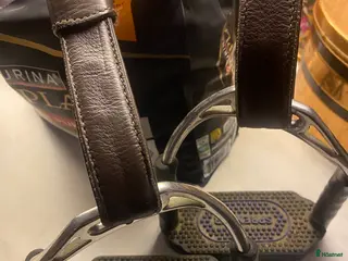 Övrig Ryttarutrustning ryttarutrustning till salu: stigbyglar Sprenger bow balance - Annons 14