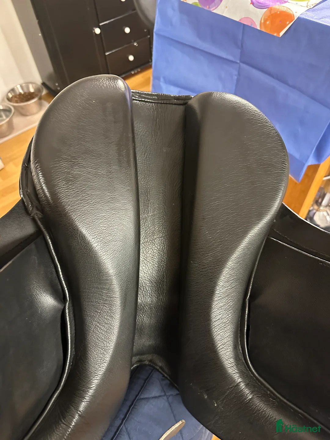 Sadlar hästutrustning till salu: Bomfri dresyrsadel i Nyskick  i Fagersta - Annons 7