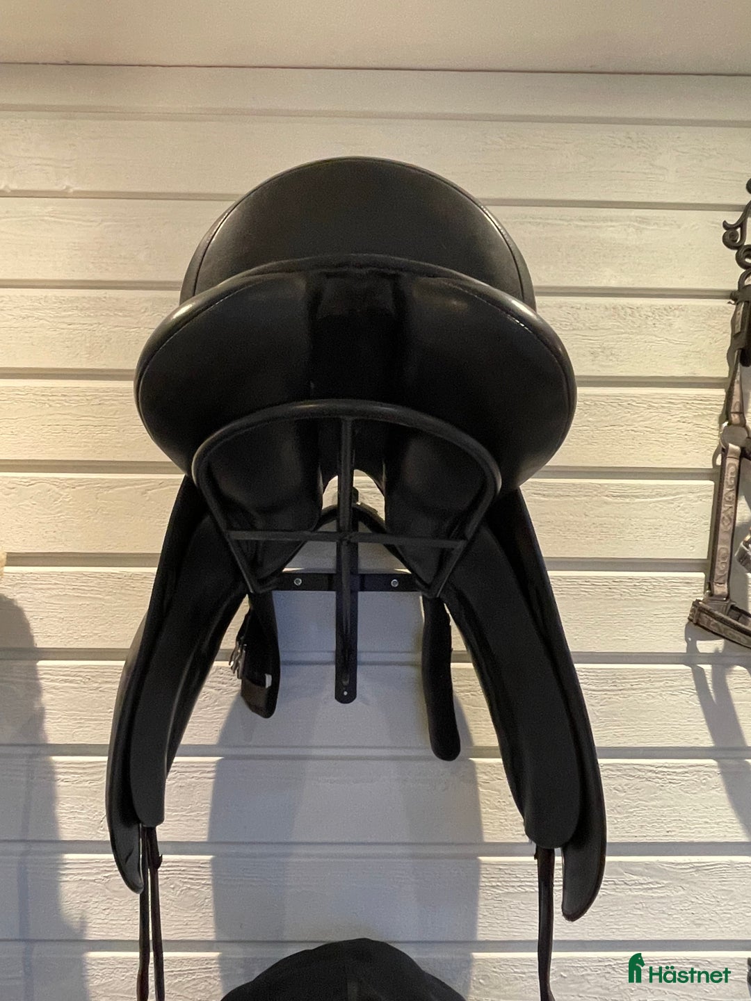 Sadlar hästutrustning till salu: Svart dressyrsadel Arthur deluxe  i Töreboda - Annons 4