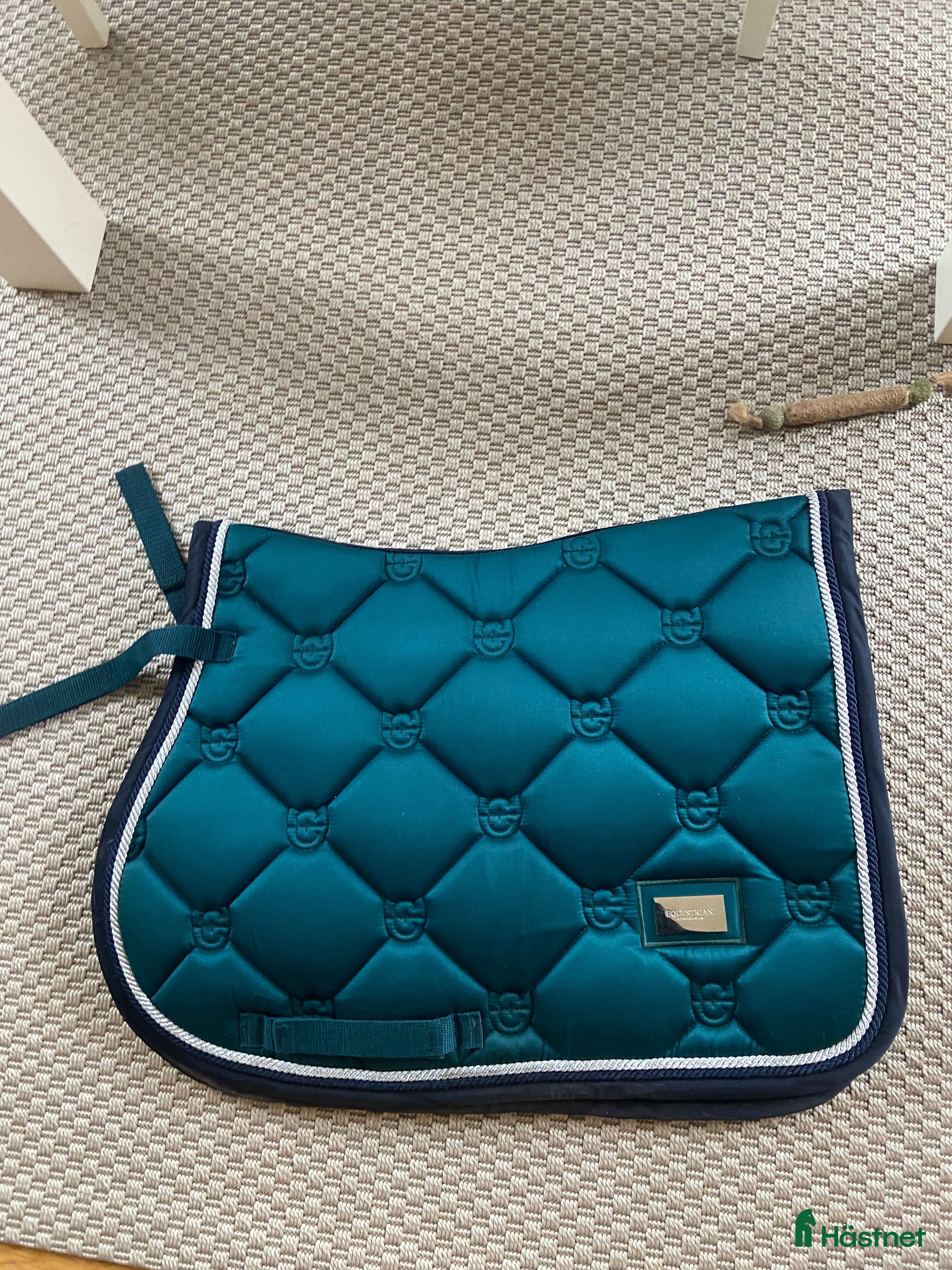 Schabrak & Vojlockar hästutrustning till salu: Säljer Es schabrak - Annons 23