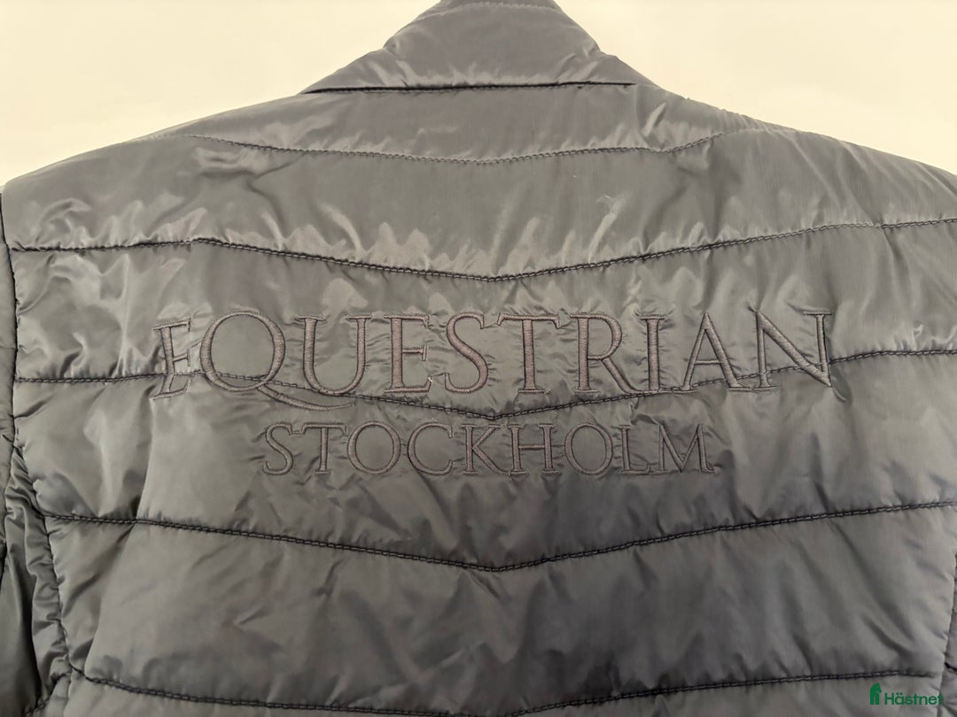 Jackor & Kavajer ryttarutrustning till salu: equestrian jacka + 3-fingervantar XS i Saltsjö-boo - Annons 3