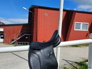 Sadlar hästutrustning till salu: Jensen Bendor allround mot dressyr i Lund - Annons 4