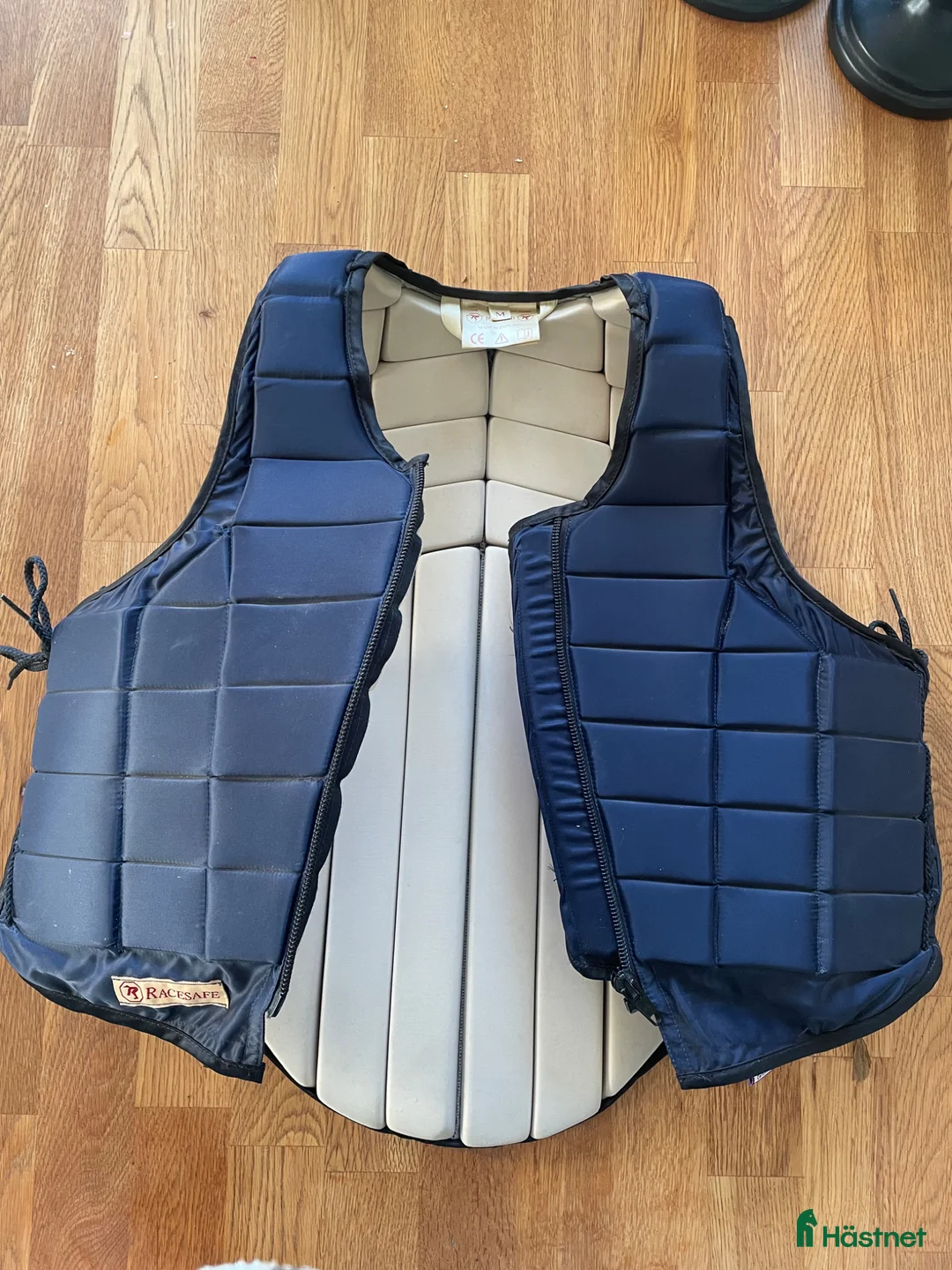 Säkerhetsvästar ryttarutrustning till salu: Säkerhetsväst i Upplands Väsby - Annons 1