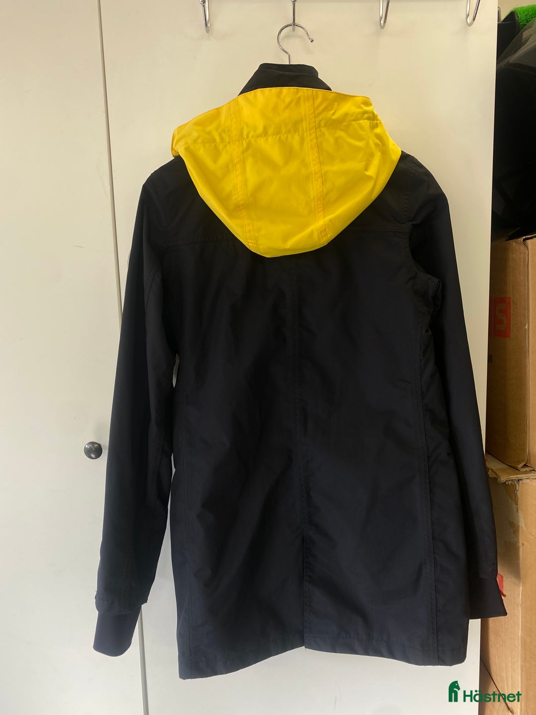 Jackor & Kavajer ryttarutrustning till salu: Marinblå regnjacka  i Upplands Väsby - Annons 3