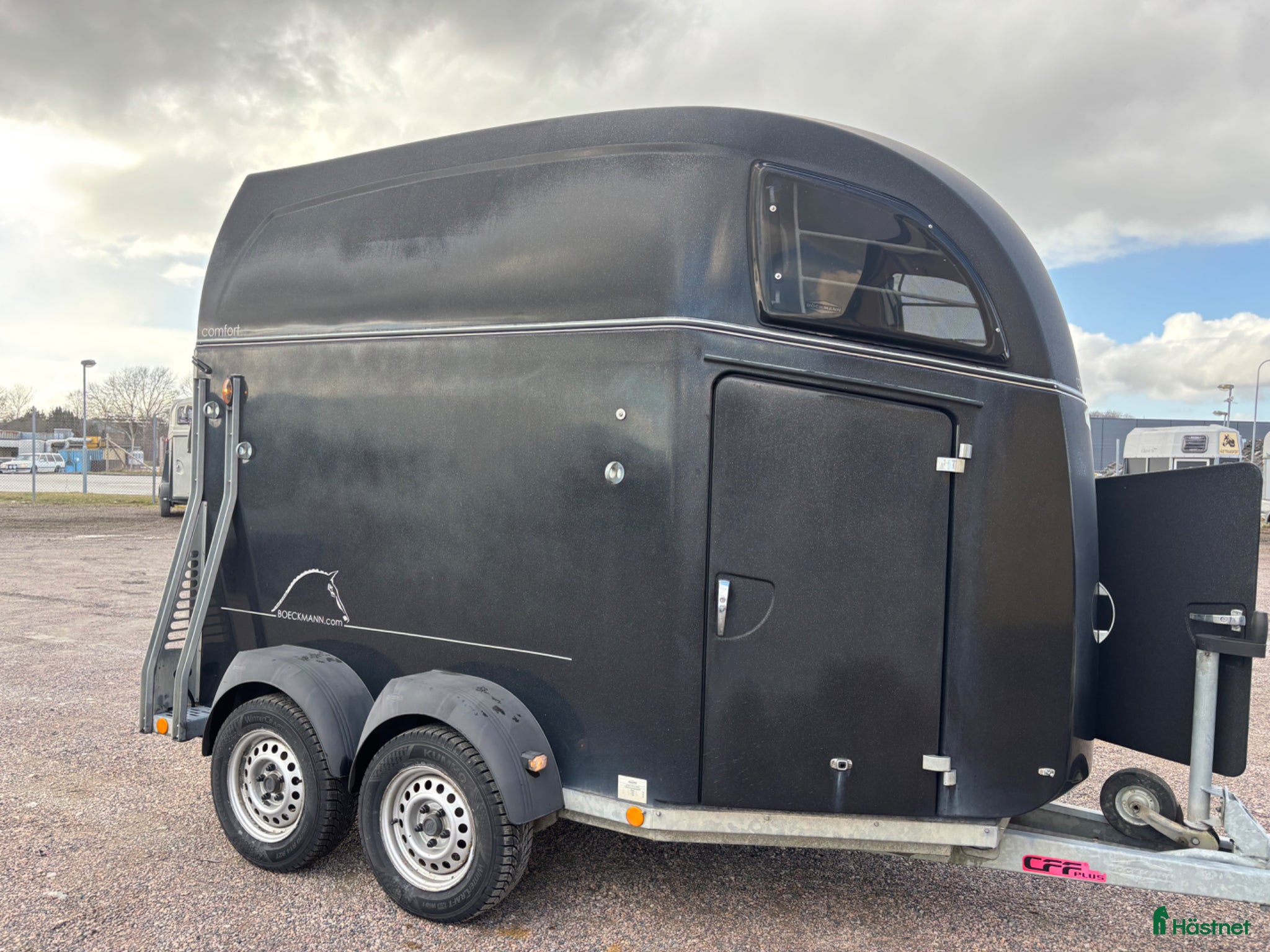 Hästtransporter  fordon & transport till salu: Alugolv och sadelkammare  - Annons 3