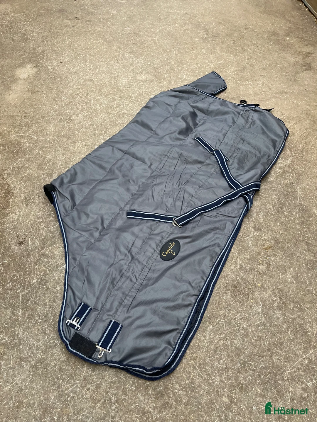 Täcken hästutrustning till salu: Stalltäcke  - Annons 1