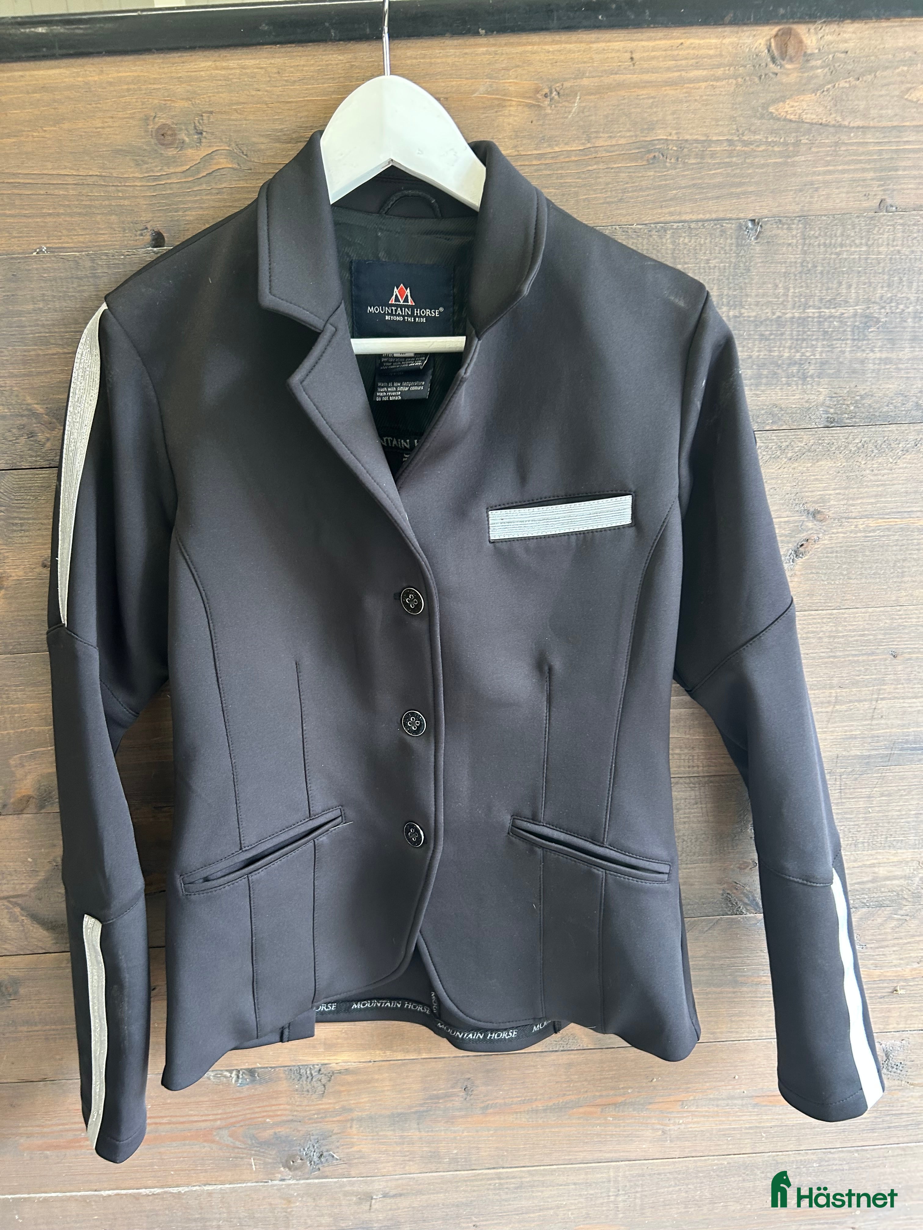 Jackor & Kavajer ryttarutrustning till salu: Tävlingskavajer i Fjärås - Annons 6