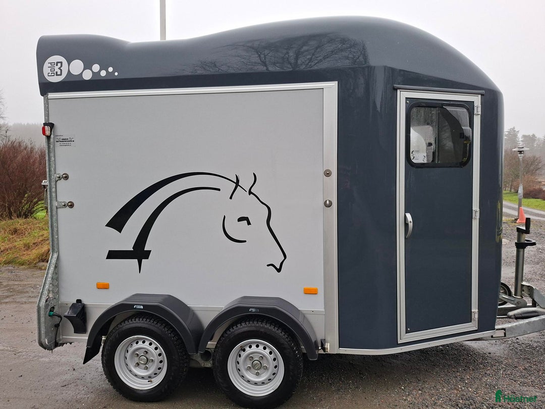 Hästtransporter  fordon & transport till salu: Cheval Gold 3 Composite med sulkyhållare i Harestad - Annons 1