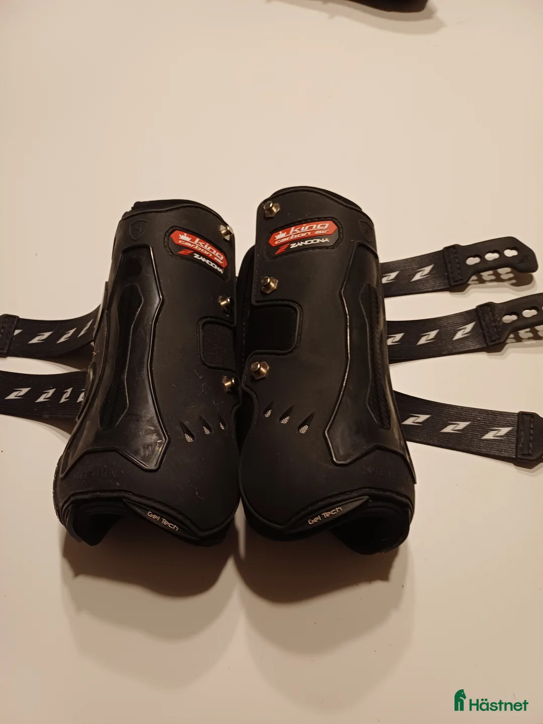 Benskydd hästutrustning till salu: Nya zandona benskydd  - Annons 1