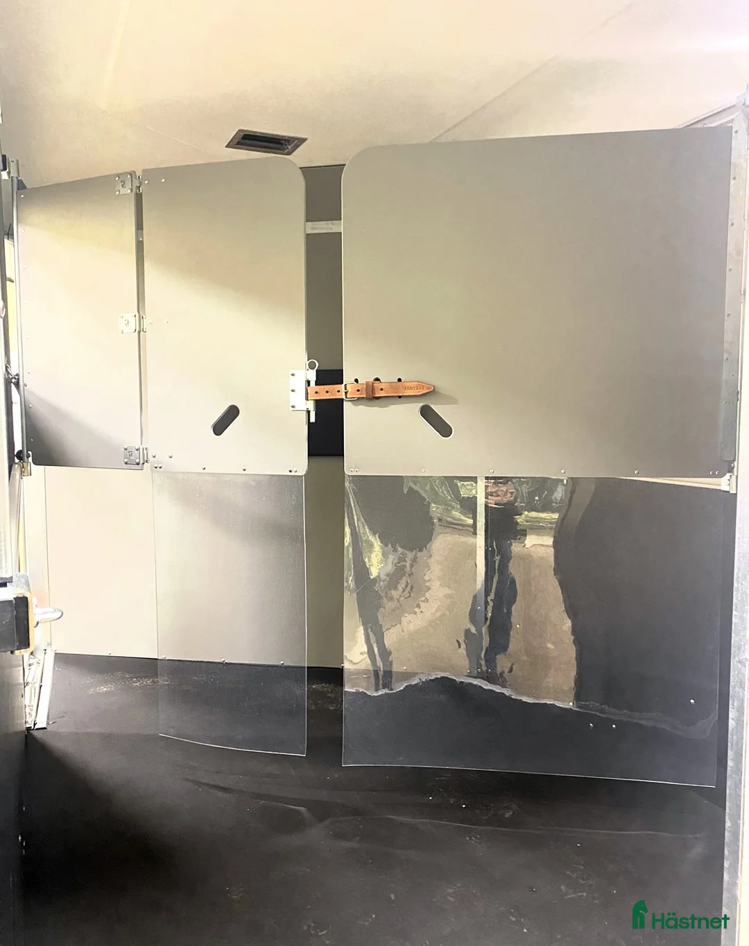 Hästtransporter  fordon & transport till salu: Oblic X -stor diagonallastad modell + sadelkammare - Annons 8