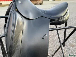 Sadlar hästutrustning Dressyrsadel Cobra från Harry Dabbs i Bromma - Annons 1