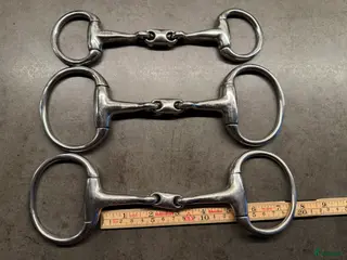 Bett hästutrustning Globus bett olika storlekar i Älvsjö - Annons 5