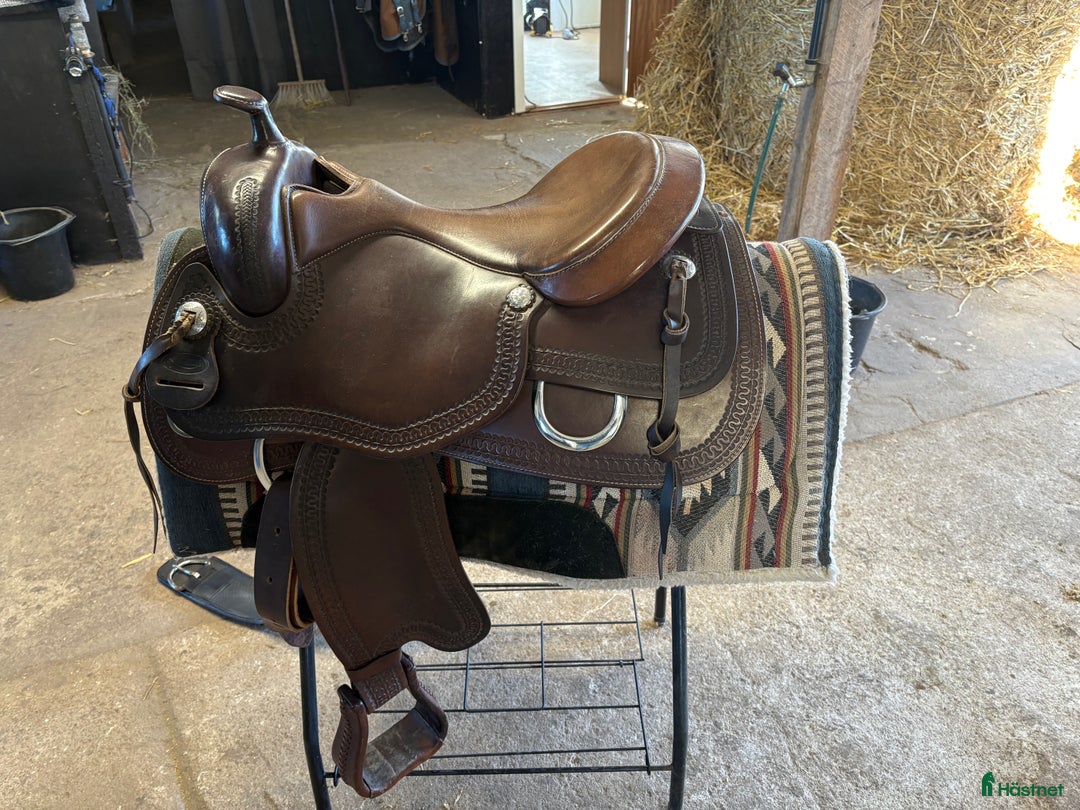 Sadlar hästutrustning till salu: Western sadel i Hässleholm - Annons 3