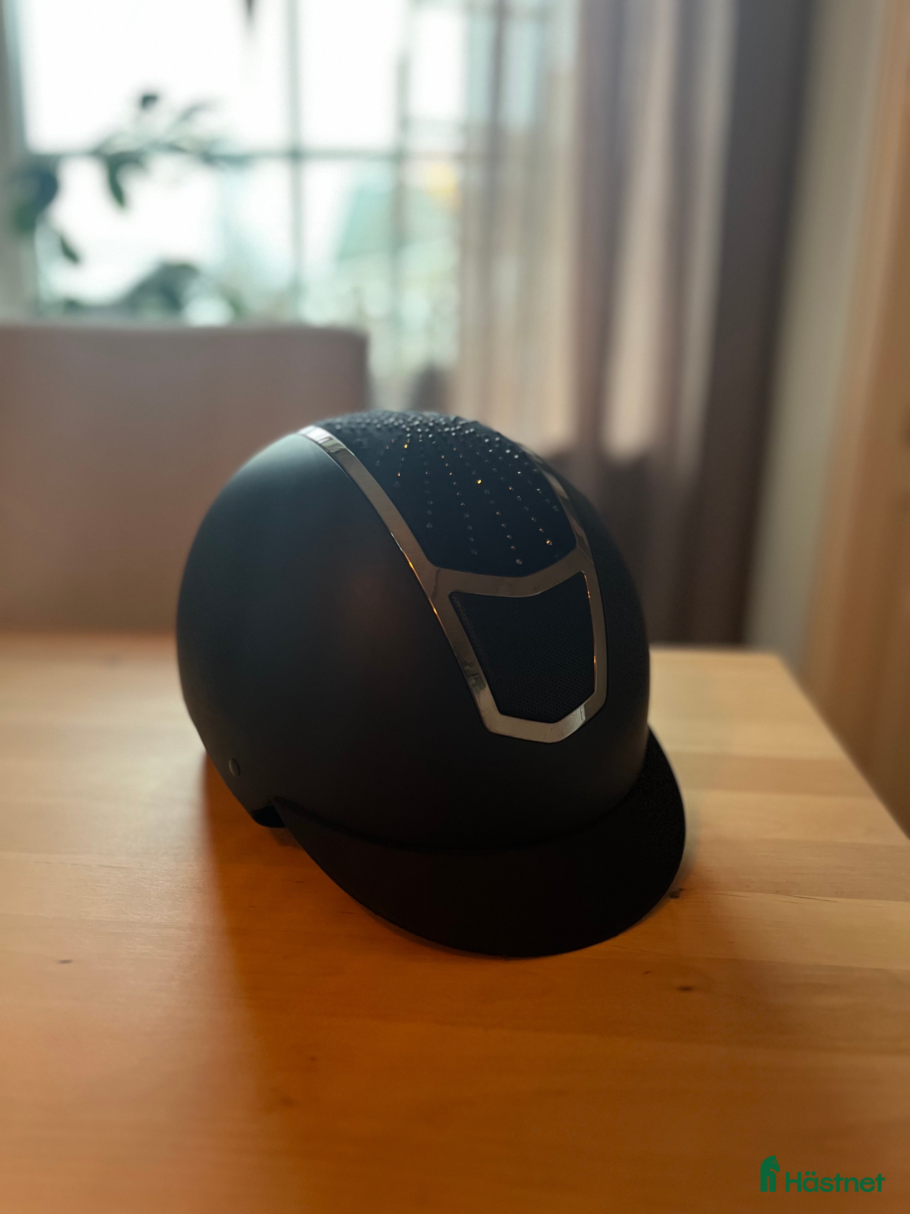 Hjälmar ryttarutrustning till salu: Snygg hjälm!⭐️ i Borås - Annons 2