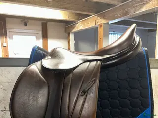 Sadlar hästutrustning till salu: Tatersallsadel i fint skick i Grillby - Annons 1