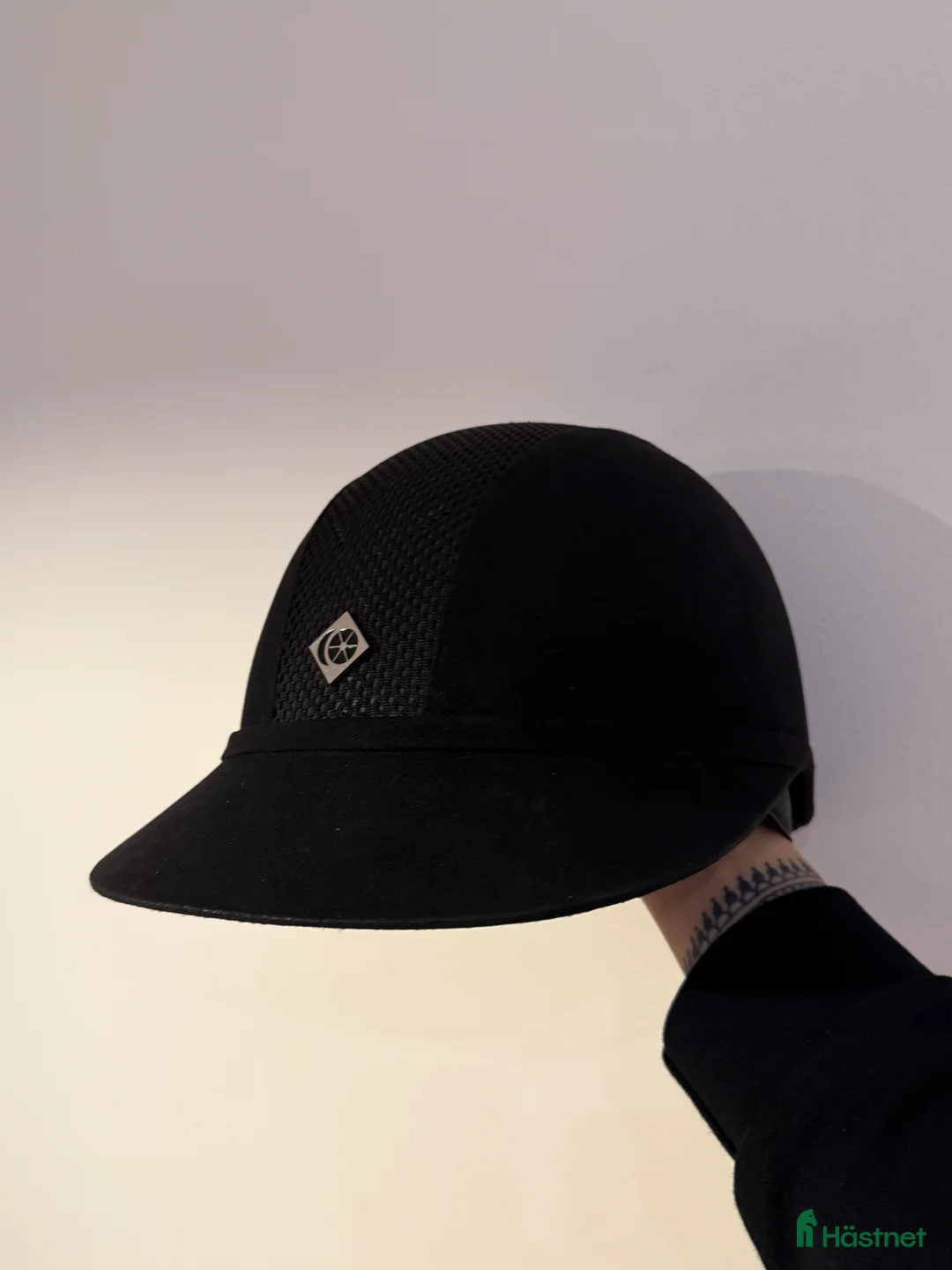 Hjälmar ryttarutrustning till salu: Charles Owen Sp8 i fint skick i Västra Frölunda - Annons 2