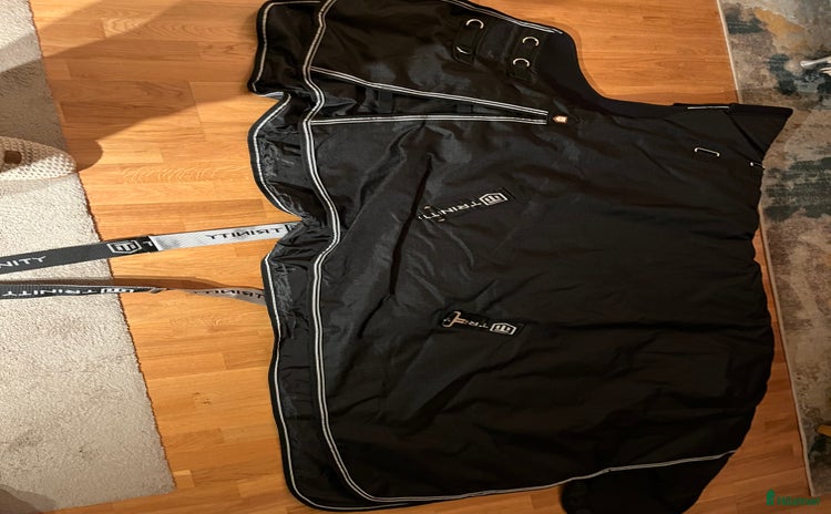 Täcken hästutrustning till salu: Vintertäcke - Trinity 300g i Göteborg - Annons 2