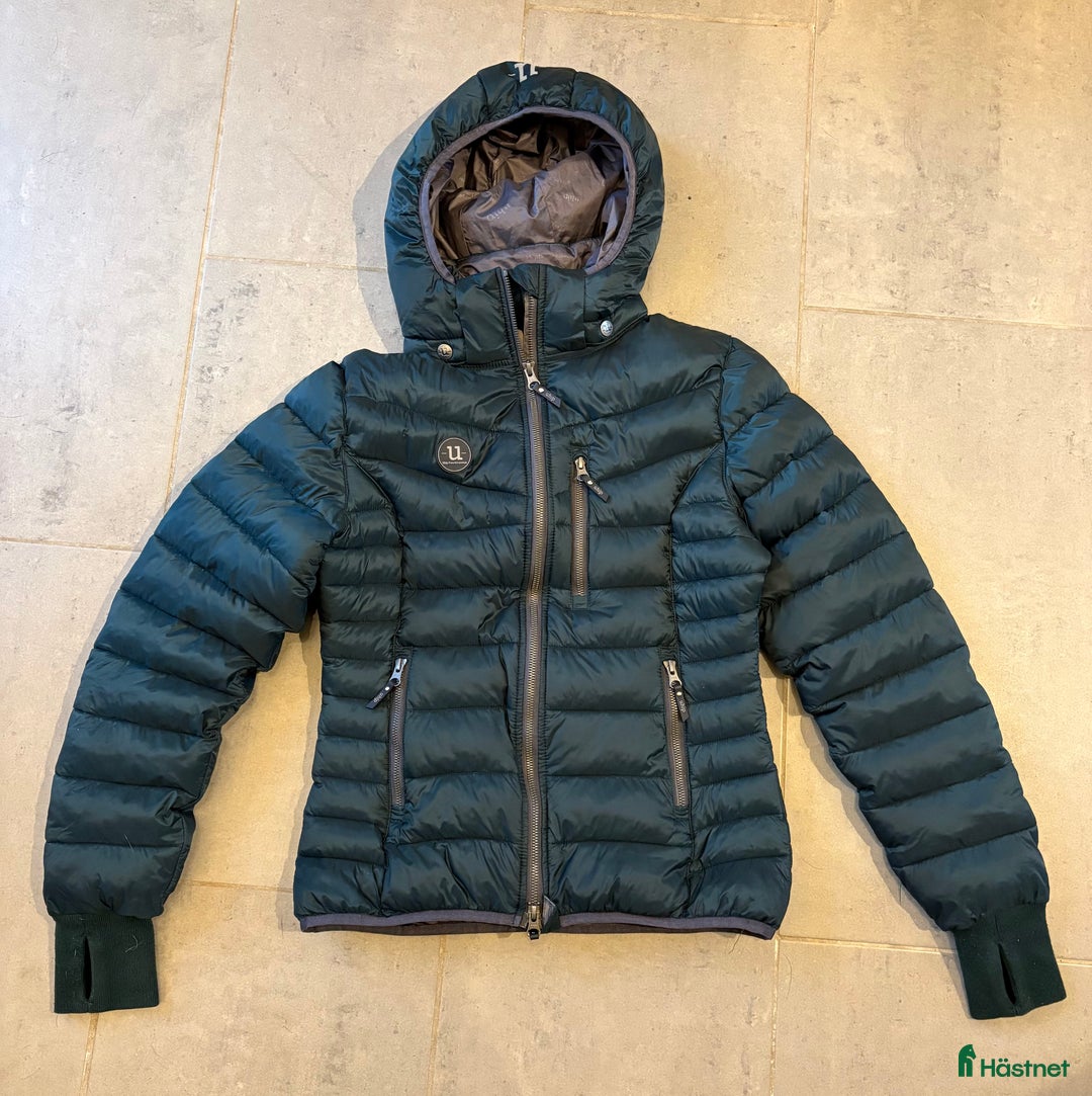 Jackor & Kavajer ryttarutrustning till salu: Mycket fin Uhip jacka, stl 36 i Arlöv - Annons 1