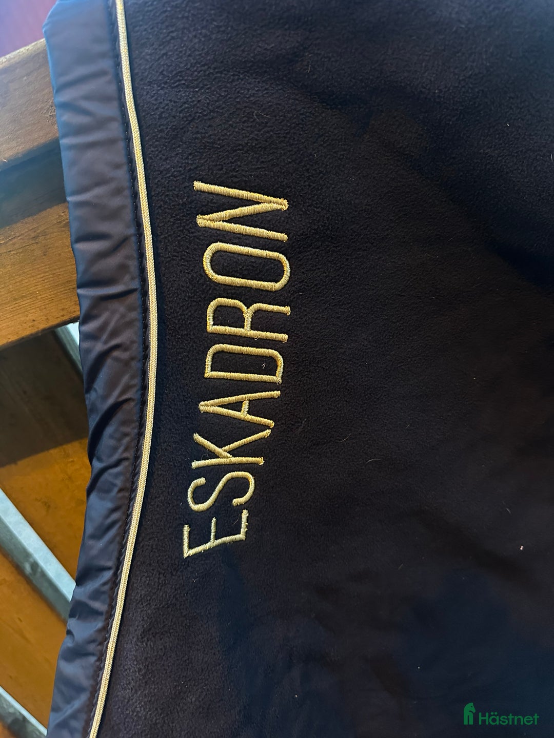 Täcken hästutrustning till salu: Jätte fin ländtäcke från Eskadron, nyskick! i Forserum - Annons 3