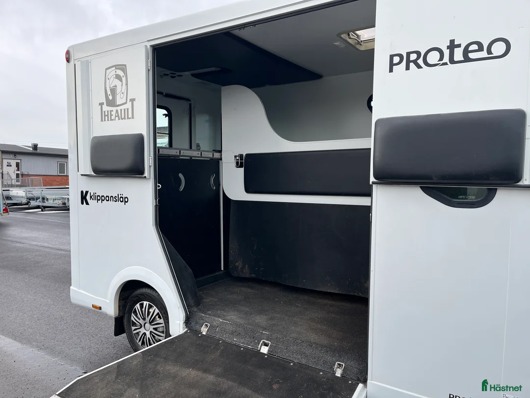 Hästlastbilar  fordon & transport till salu: Theault Proteo 2012 11500mil i Klippan - Annons 2