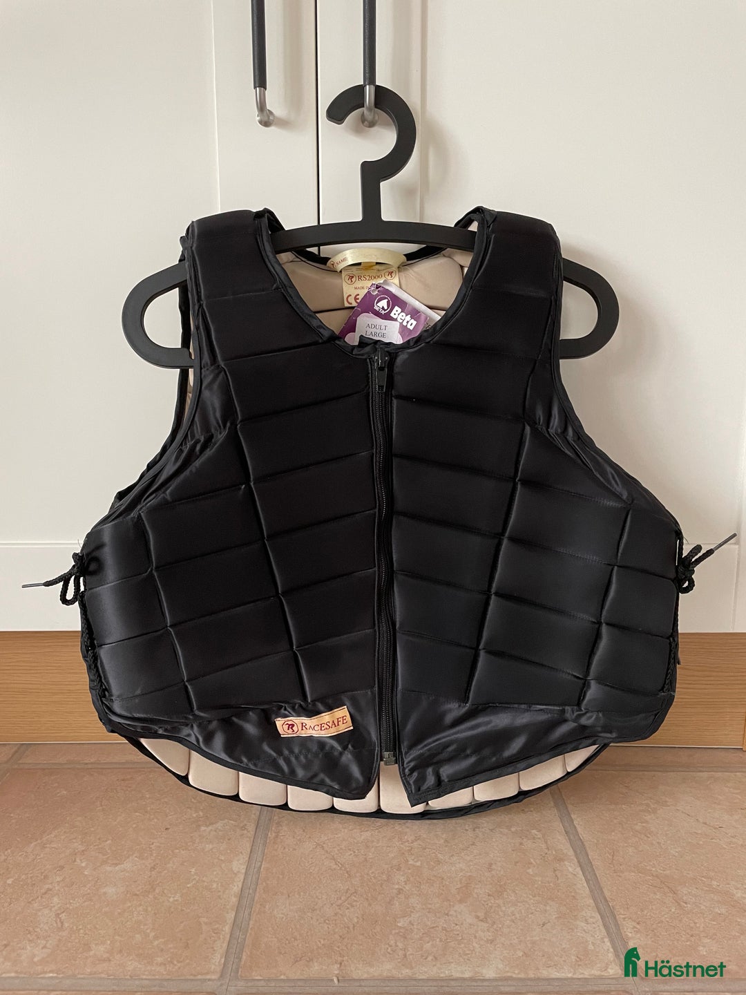 Säkerhetsvästar ryttarutrustning till salu: Race Safe Large i Vetlanda - Annons 1