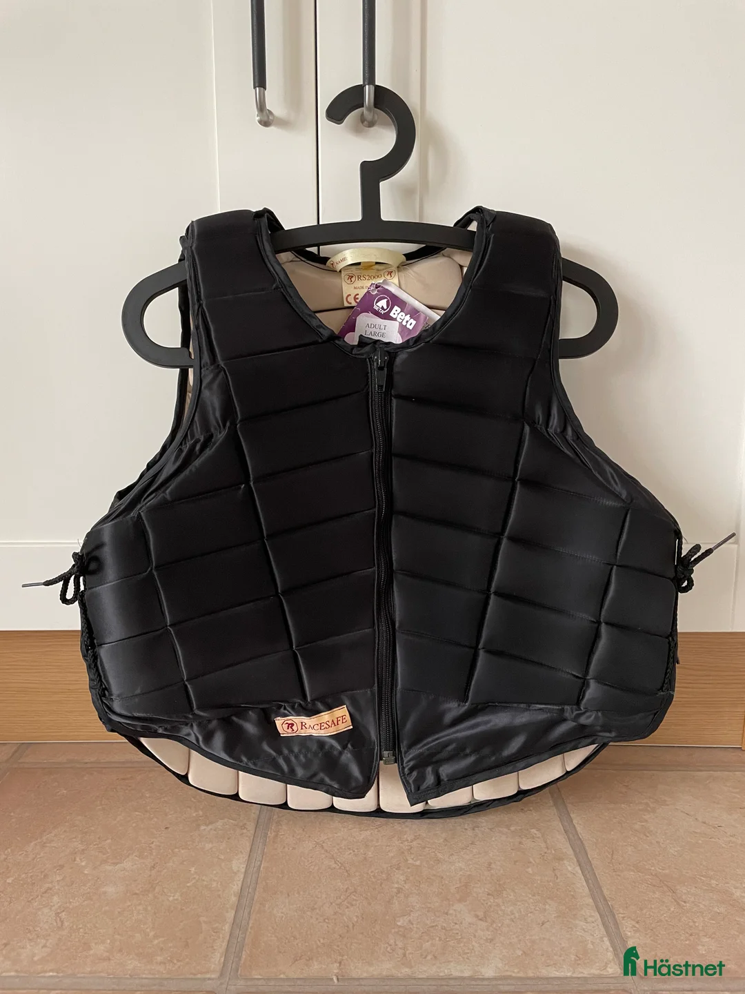 Säkerhetsvästar ryttarutrustning till salu: Race Safe Large i Vetlanda - Annons 1