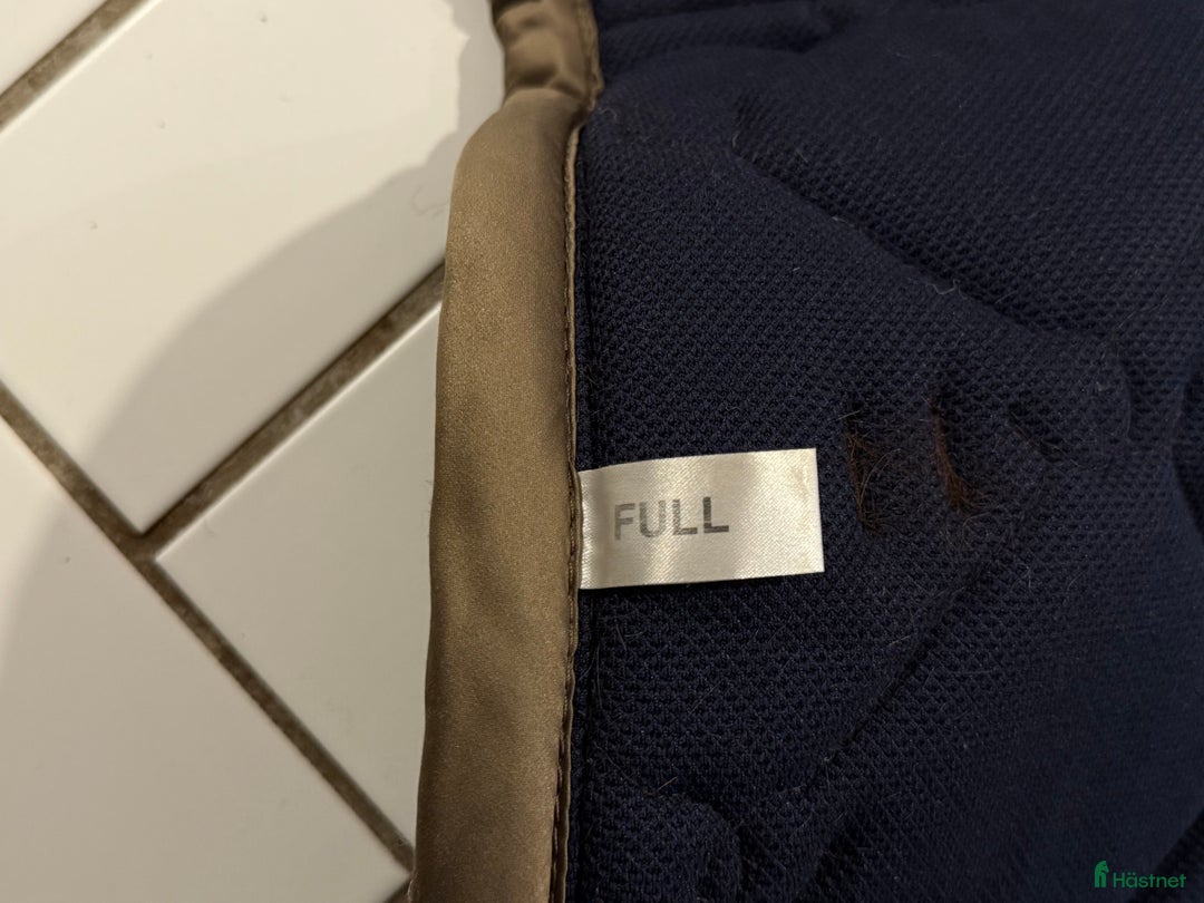 Schabrak & Vojlockar hästutrustning till salu: Equestrian Stockholm mörkbrunt dressyrschabrak! i Bromma - Annons 4