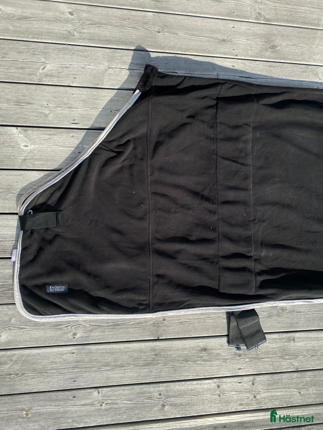 Täcken hästutrustning till salu: Svart fleecetäcke  i Upplands Väsby - Annons 2