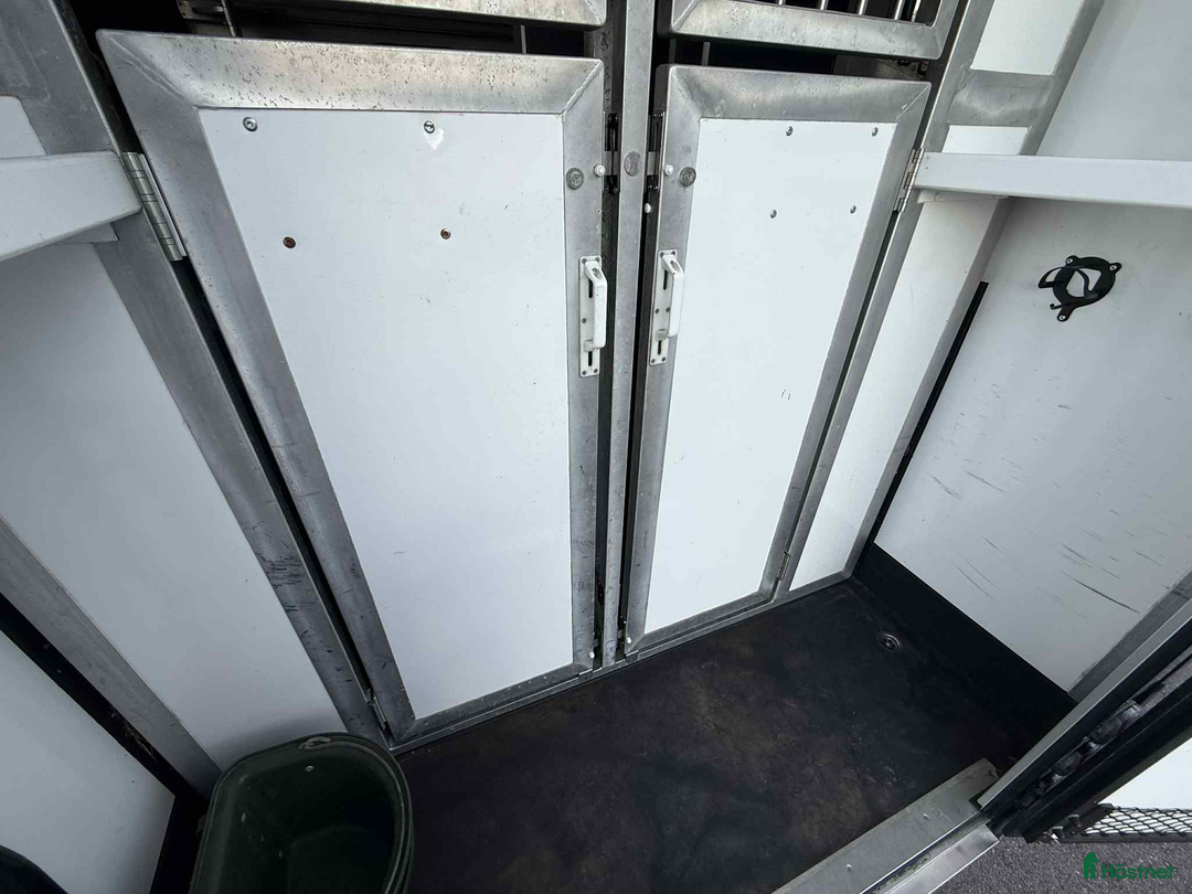 Hästlastbilar  fordon & transport till salu: PRENTKI/HORSEPARTNER 5 SITS STUTERI  i Köping - Annons 11