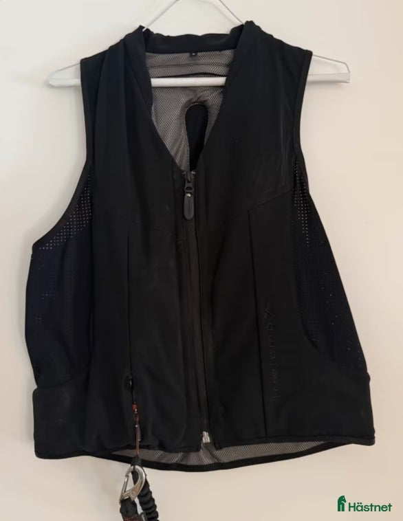 Säkerhetsvästar ryttarutrustning till salu: Freejump säkerhetsväst medium  i Rörbäcksnäs - Annons 2