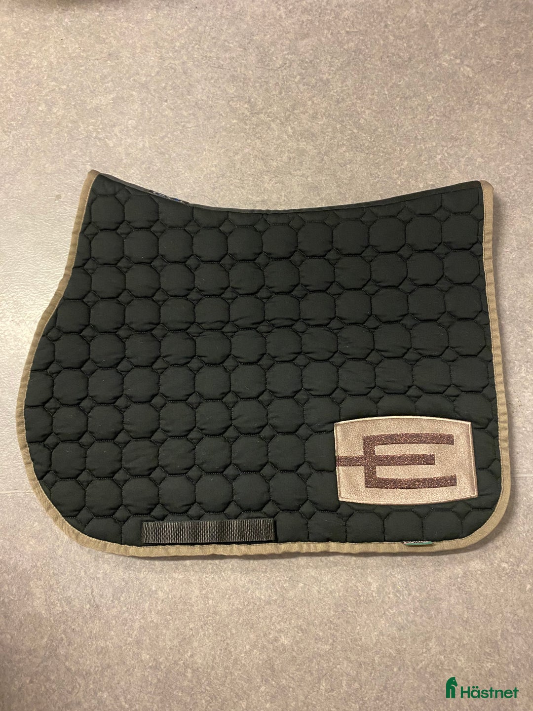 Schabrak & Vojlockar hästutrustning till salu: Fint E-logga i Brålanda - Annons 2