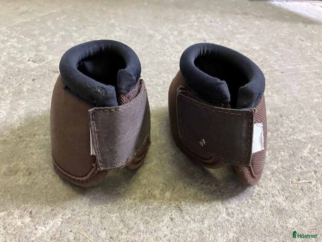 Benskydd hästutrustning till salu: Välanvända PC-boots i Bro - Annons 1